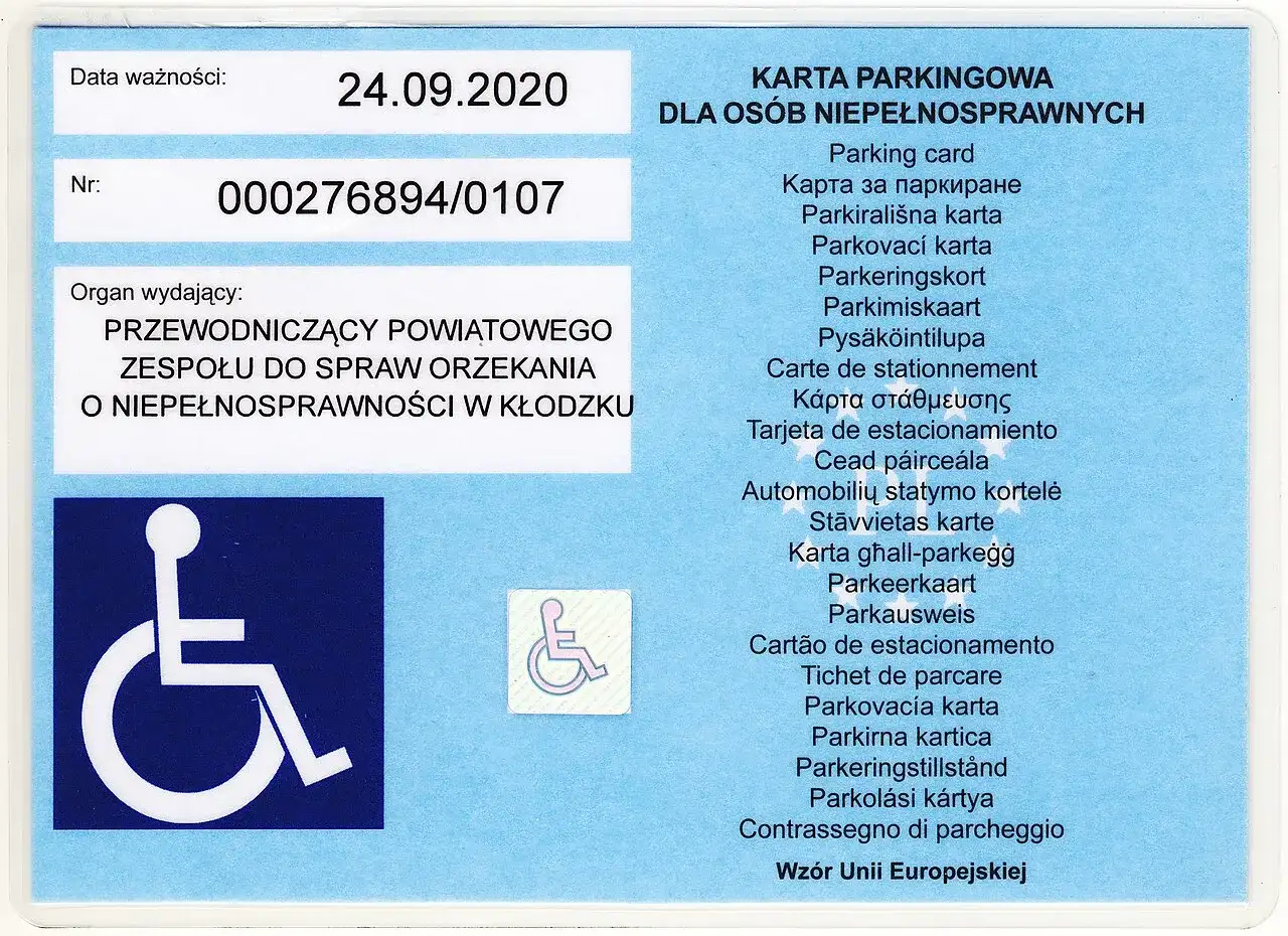 Karta parkingowa dla osób niepełnosprawnych, ważna do 24.09.2020. Czy karta parkingowa zwalnia z opłat za parking? To zależy od lokalnych przepisów.