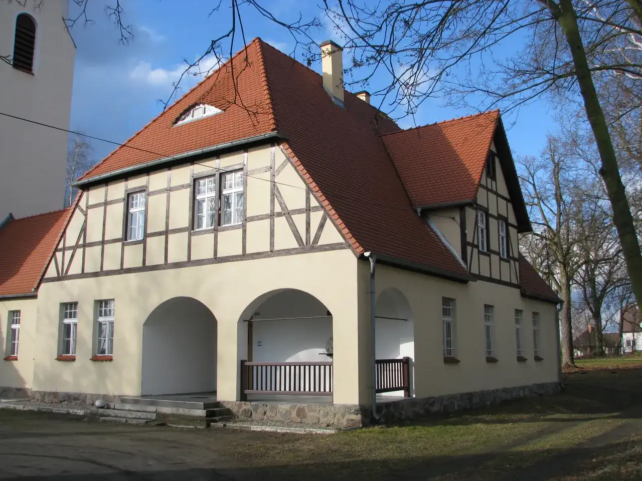 Dworek Rojewo - piękno architektury i historia w sercu Polski