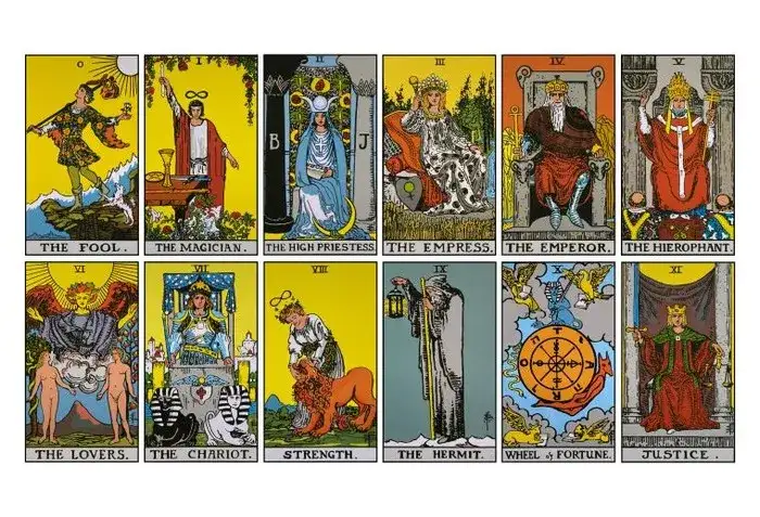 Znaczenie kart tarot: Odkryj tajemnice i interpretacje, które zmieniają życie