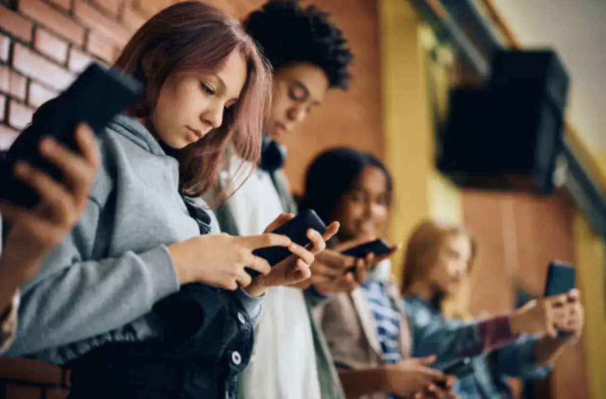 Jak cyfrowe nawyki młodzieży w Polsce zmieniają branżę rozrywki online w 2025 roku