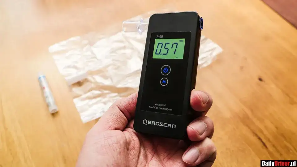 Alkomat jednorazowy: Kupisz na stacji? Jak działa i czy jest wiarygodny?
