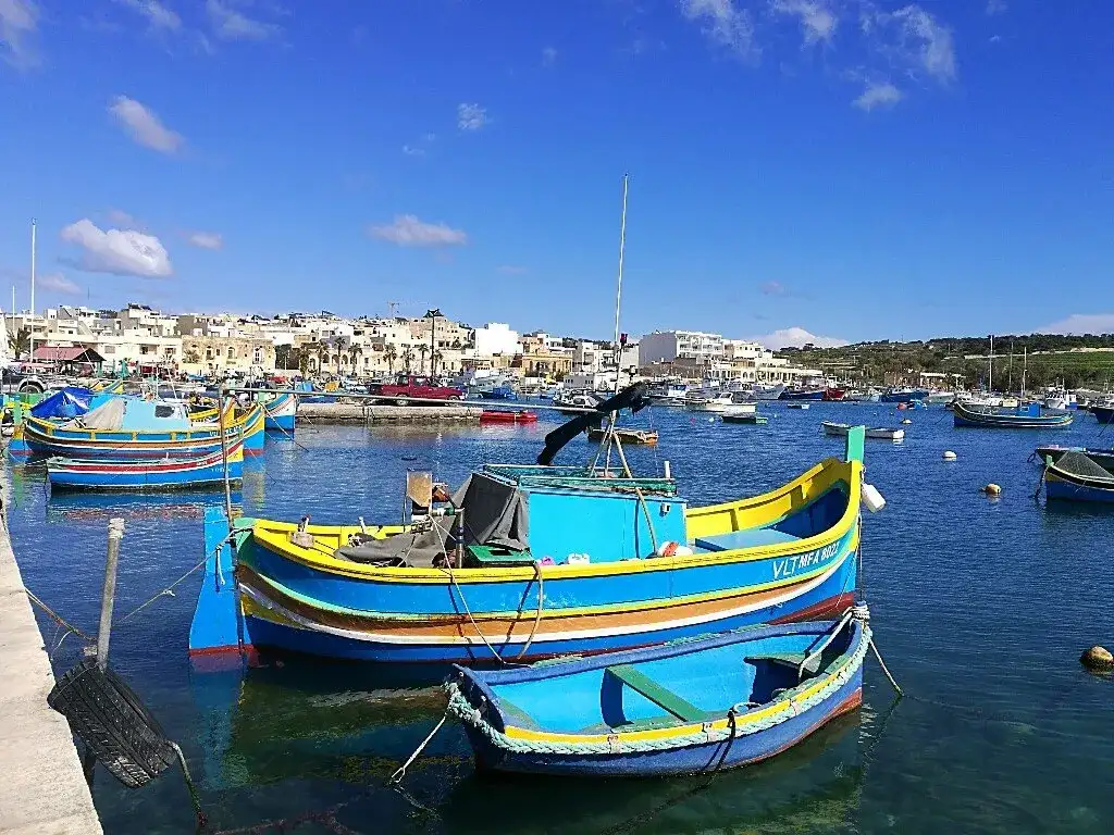 Najlepsze miejsca, gdzie zjeść w Marsaxlokk - odkryj lokalne smaki
