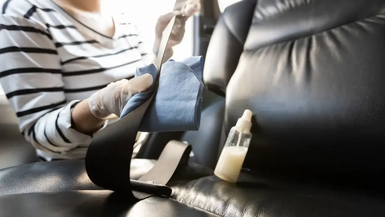 Jak prać pasy bezpieczeństwa, aby uniknąć ich uszkodzenia?