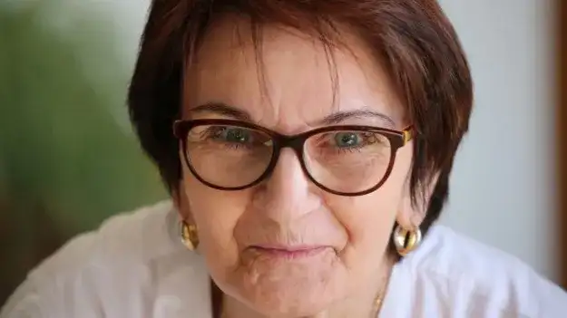 Kim jest babcia z RMF MAXXX i dlaczego wszyscy ją uwielbiają?