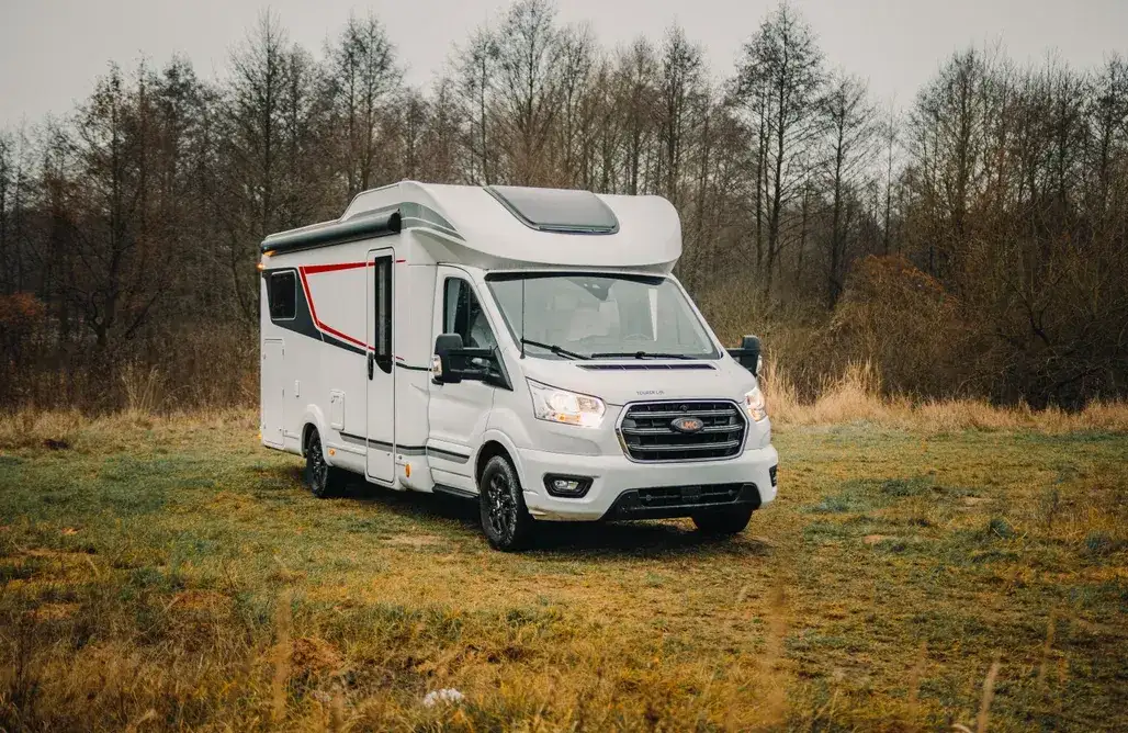 Kamper: kupić czy wynająć? Ile kosztuje wolność na kołach?