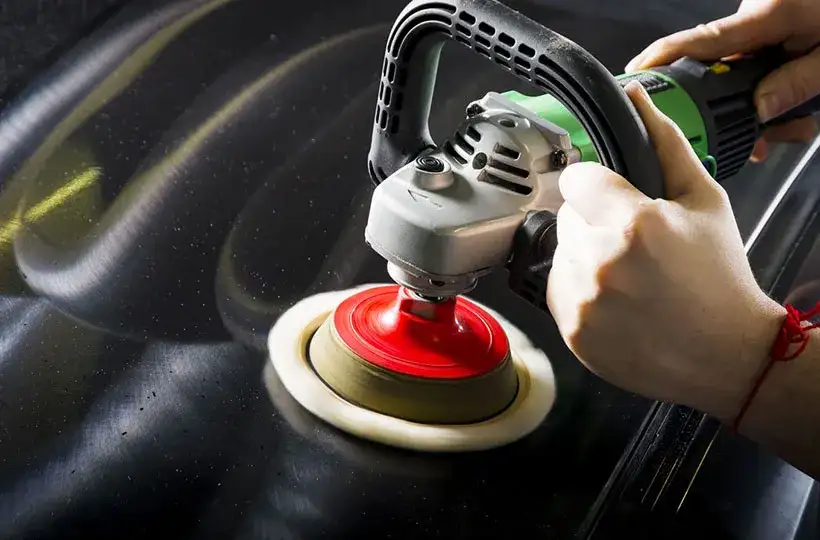 Jakiej pasty użyć do polerowania samochodu, aby uniknąć zarysowań?