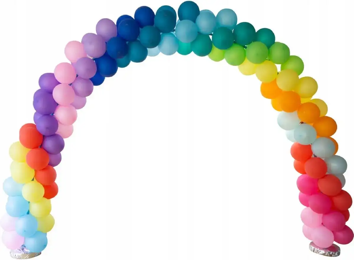 Tęczowy łuk z balonów na białym tle.