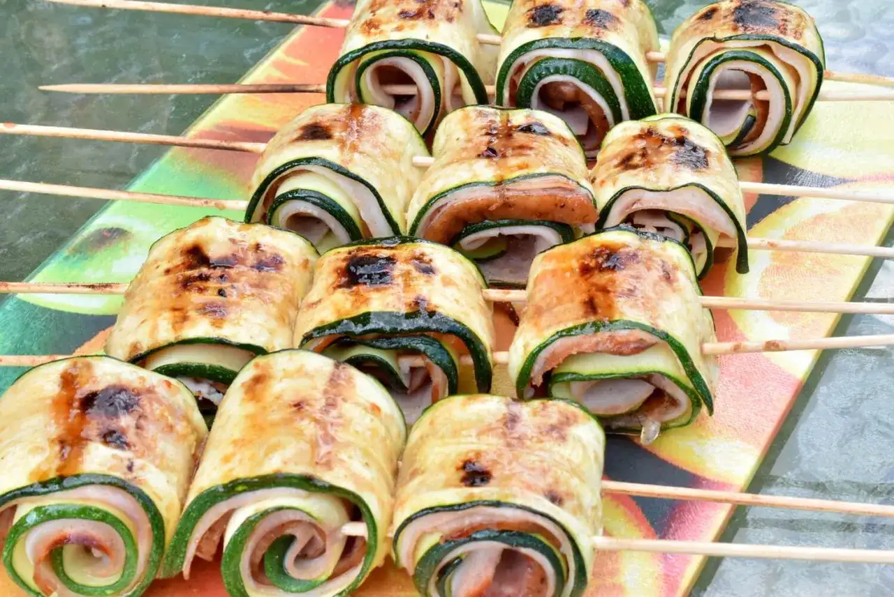 Szybki przepis na cukinię na grillu, która zachwyci Twoich gości