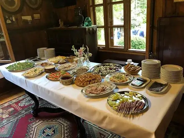 Gdzie zjeść w Lanckoronie? Odkryj najlepsze miejsca na posiłek