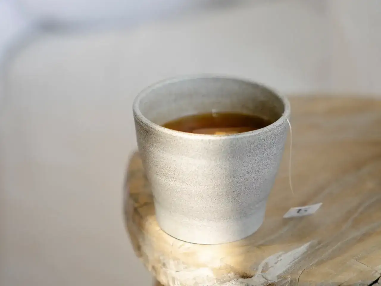 Jak skutecznie usunąć osad z herbaty - 5 sprawdzonych metod