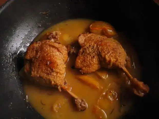 Jak zrobić udka z kaczki na patelni, aby były soczyste i chrupiące