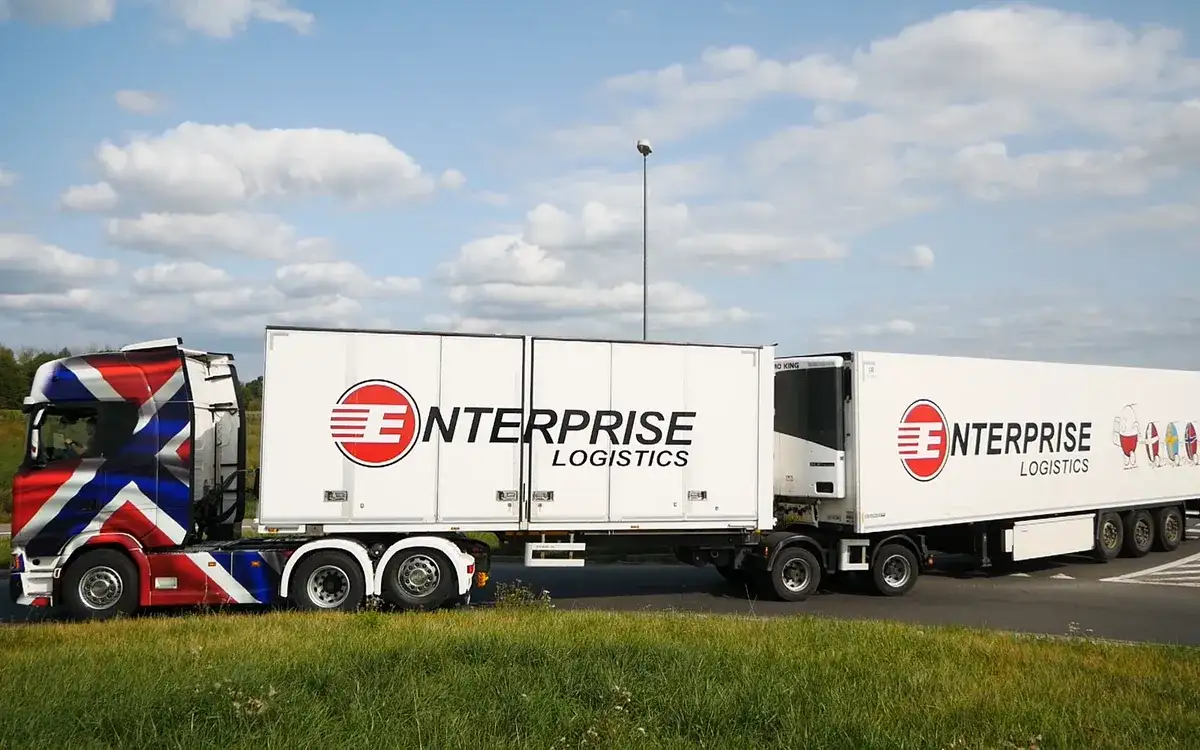 Ile długości ma naczepa tira? Poznaj regulacje i praktyczne wymiary