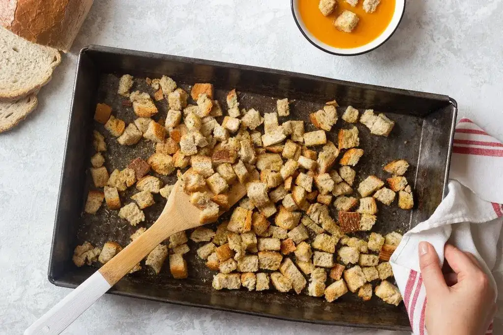 Przygotuj chrupiące domowe grzanki: 5 trików dla idealnej tekstury