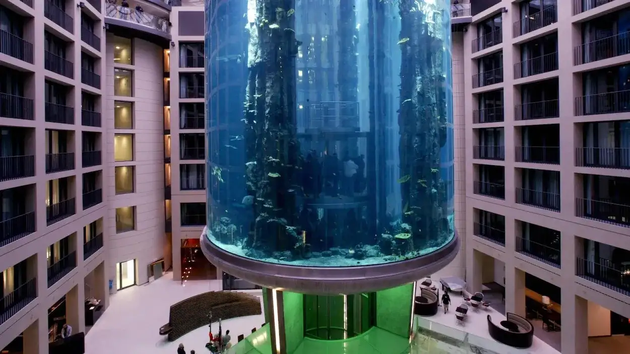 AquaDom Berlin : Pourquoi le géant aquarium s'est-il effondré ?