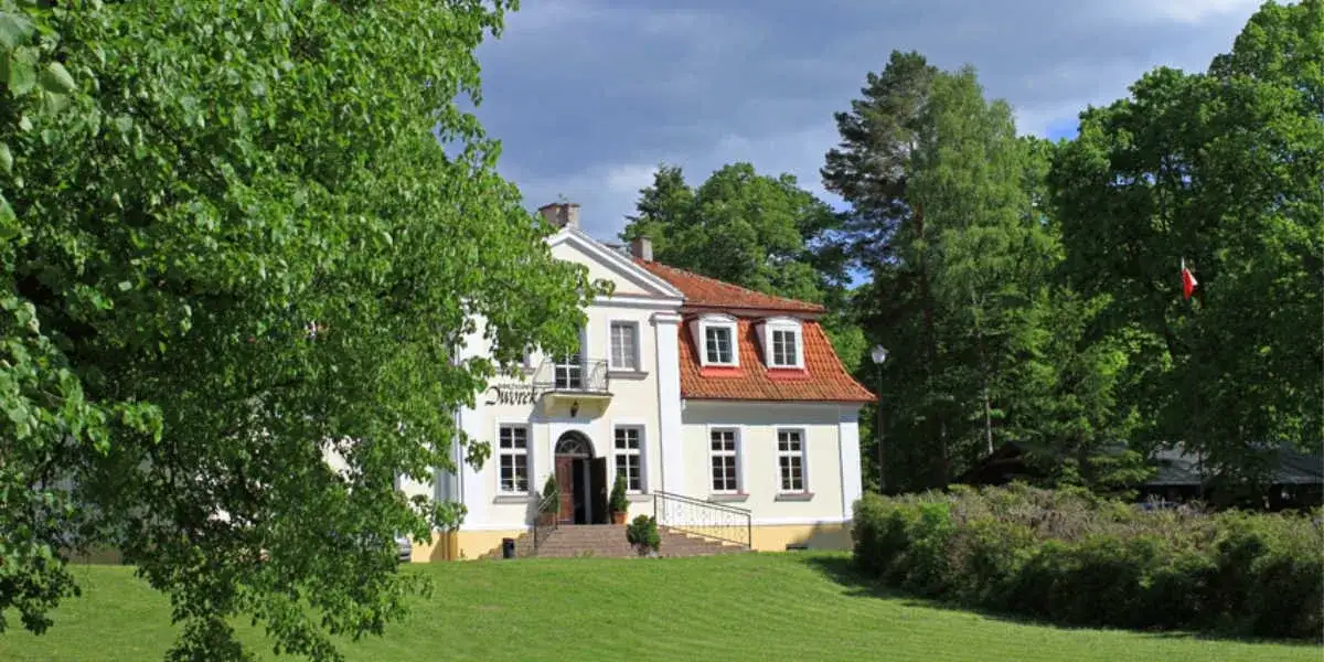 Księżycowy Dworek – idealne miejsce na relaks i niezapomniane konferencje