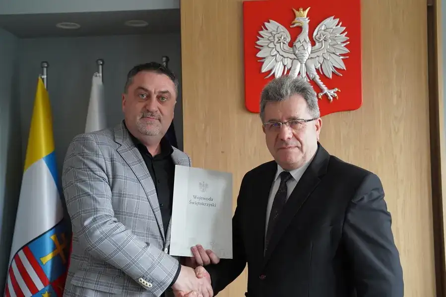 Kto powołuje kuratora oświaty? Poznaj kluczowe informacje i przepisy