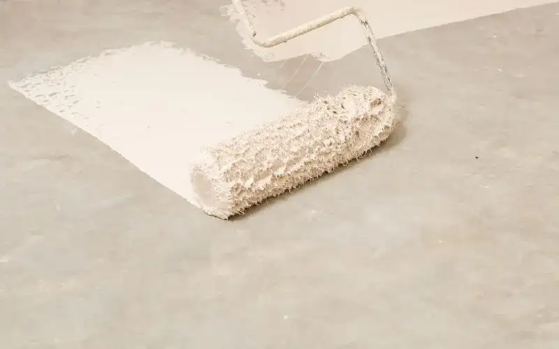 Farba do betonu: praktyczne porady i triki dla domowych majsterkowiczów