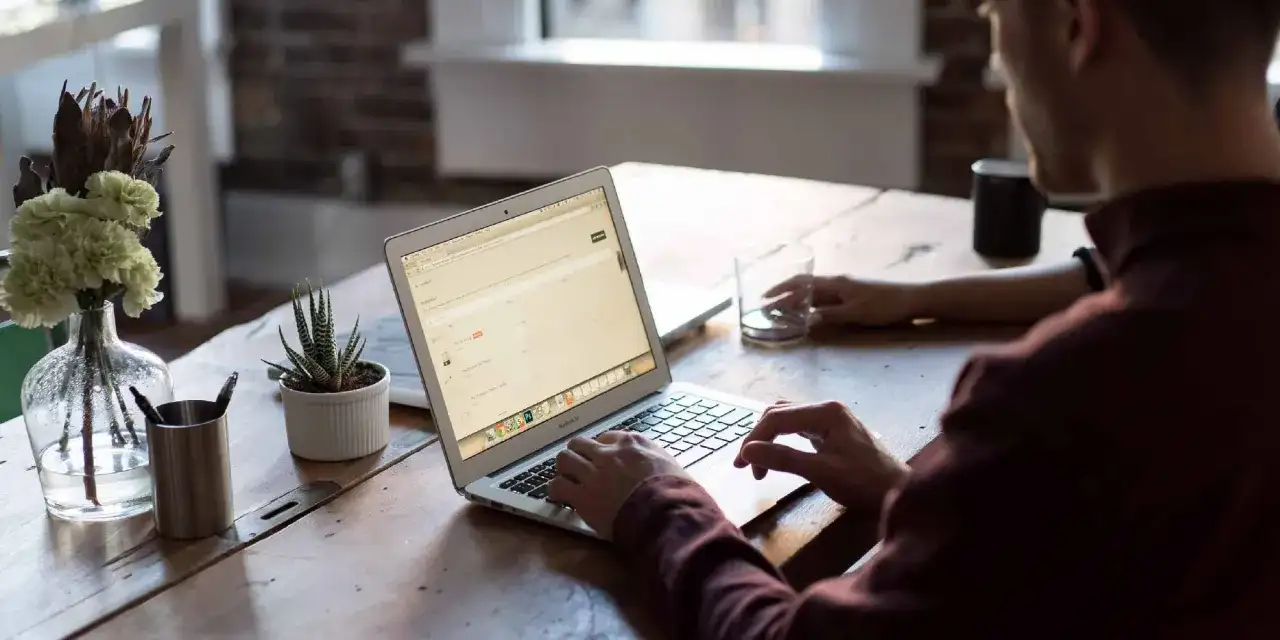 Jak sprawdzić ruch na stronie internetowej i uniknąć błędów analizy