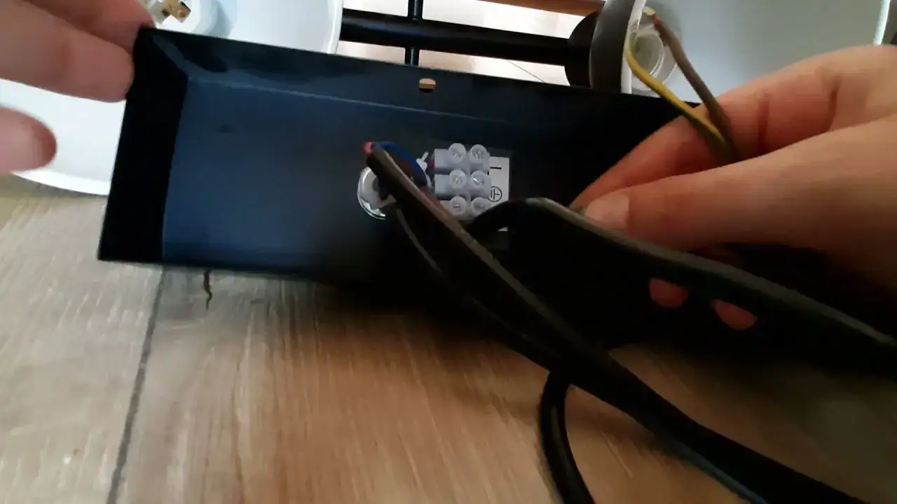 Jak podłączyć żyrandol z 6 żarówkami? Poradnik krok po kroku