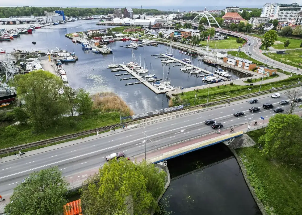 Warszawa-Kołobrzeg: Która trasa najlepsza? Czas, koszt, komfort