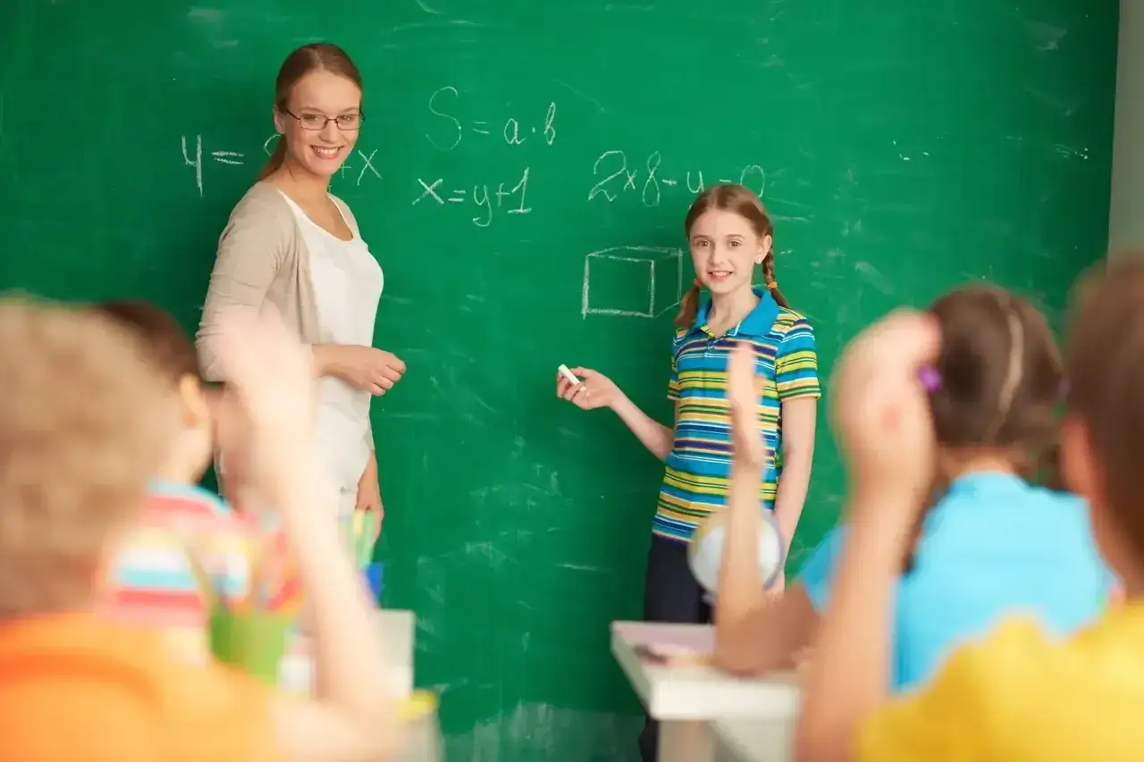 Nauczyciel biologii: Jak zacząć i awansować? Pełny poradnik