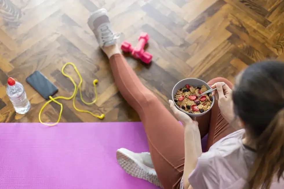 Ile po treningu jeść, aby szybko zregenerować mięśnie?