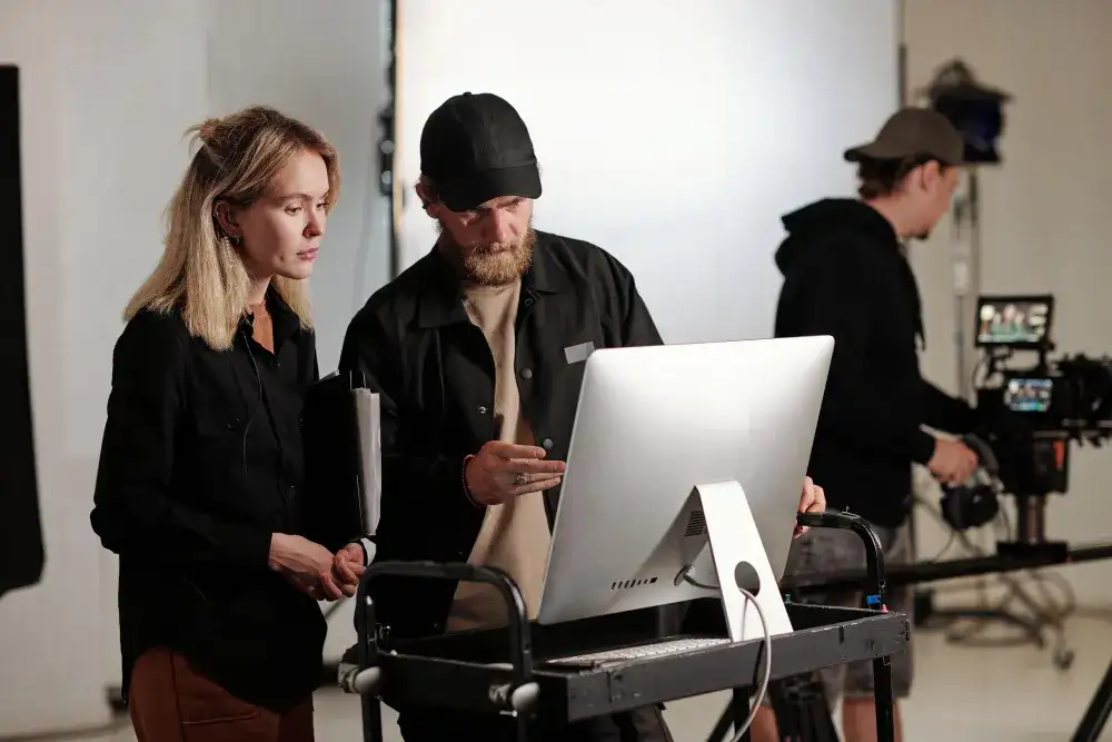 Produkcja filmów reklamowych Warszawa – jak wybrać studio, które dowiezie efekt?