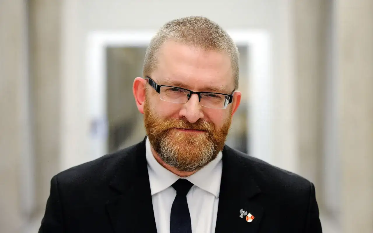 Grzegorz Braun z jakiej partii? Odkryj jego polityczne powiązania