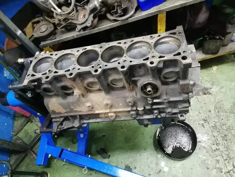 Ile kosztuje wymiana silnika? Poznaj ukryte koszty i ryzyka