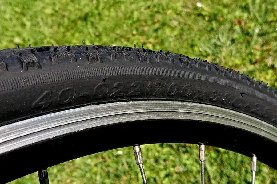 Opona 700x40c jaki to rozmiar i jak wybrać odpowiednią oponę