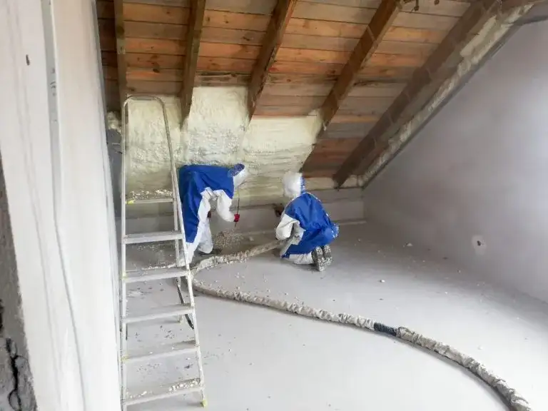 Ocieplanie pianką dachu: Skuteczny proces i korzyści dla domu
