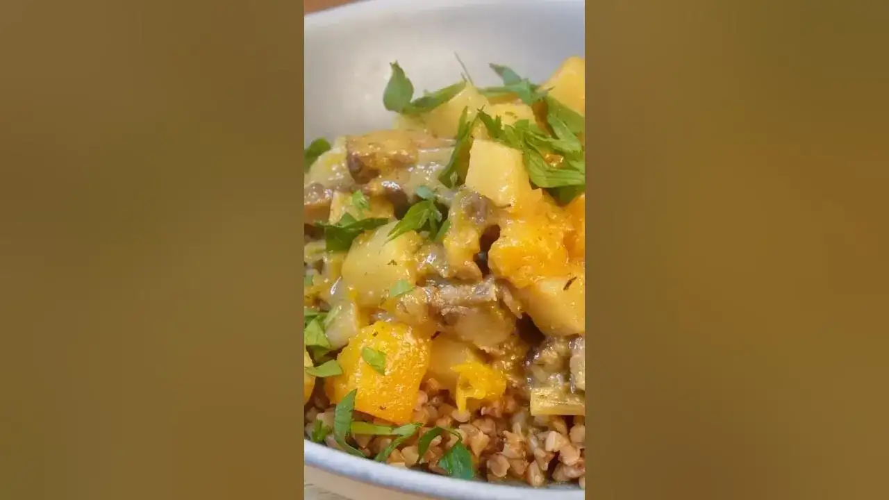 Gulasz z dyni i indyka: Przepis na aromatyczne danie jesienne