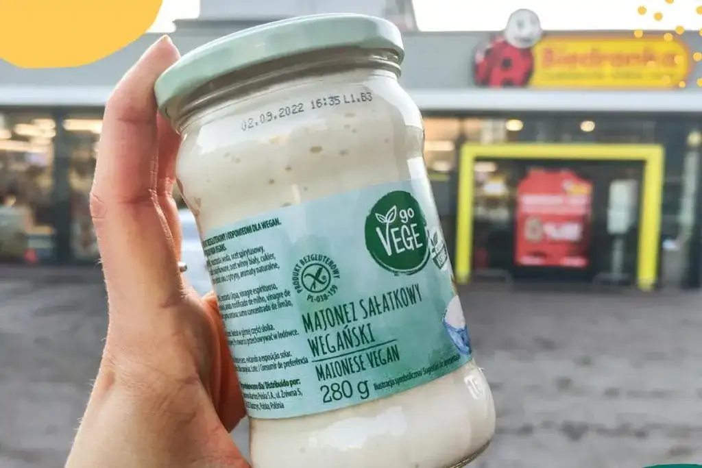 Wegański majonez z czego? Odkryj składniki, które zachwycą smakiem