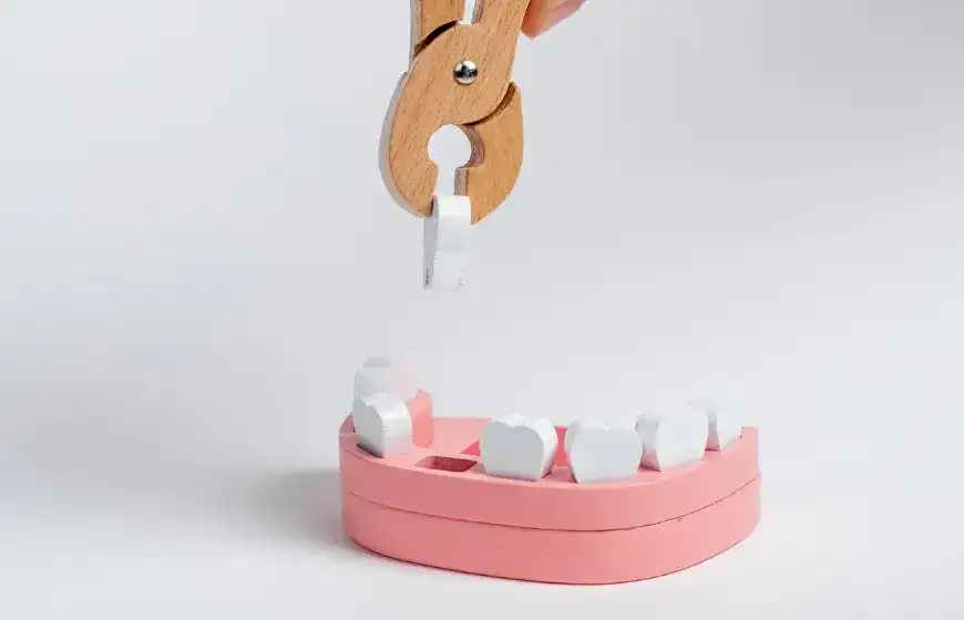 Jak goi się dziąsło po wyrwaniu zęba? Czego się spodziewać i jak przyspieszyć proces