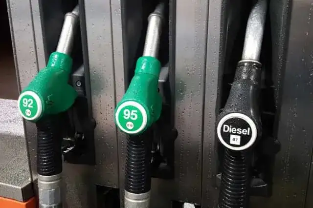 Czym się różni diesel od benzyny? Kluczowe różnice, które musisz znać