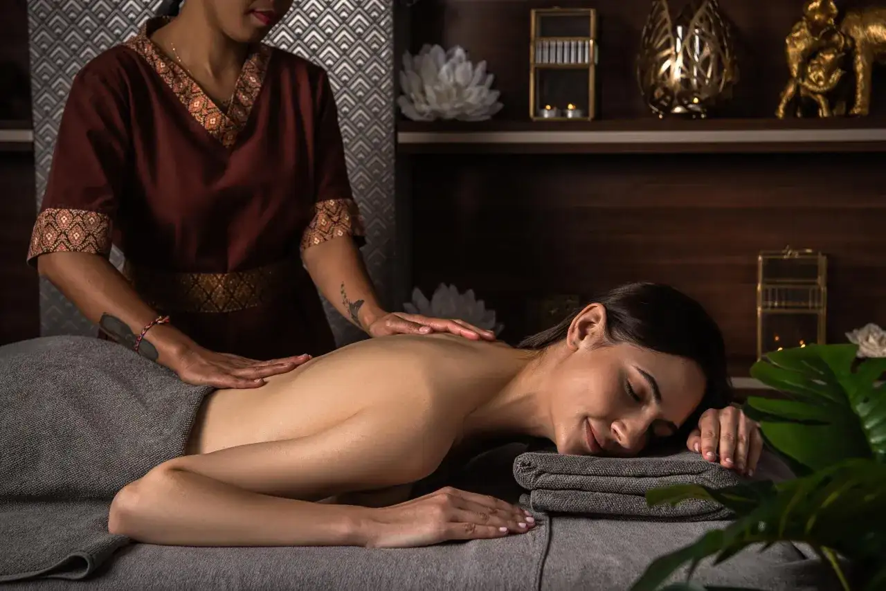 Masaż balijski: Jak wygląda? Odkryj sekrety relaksu z Bali!