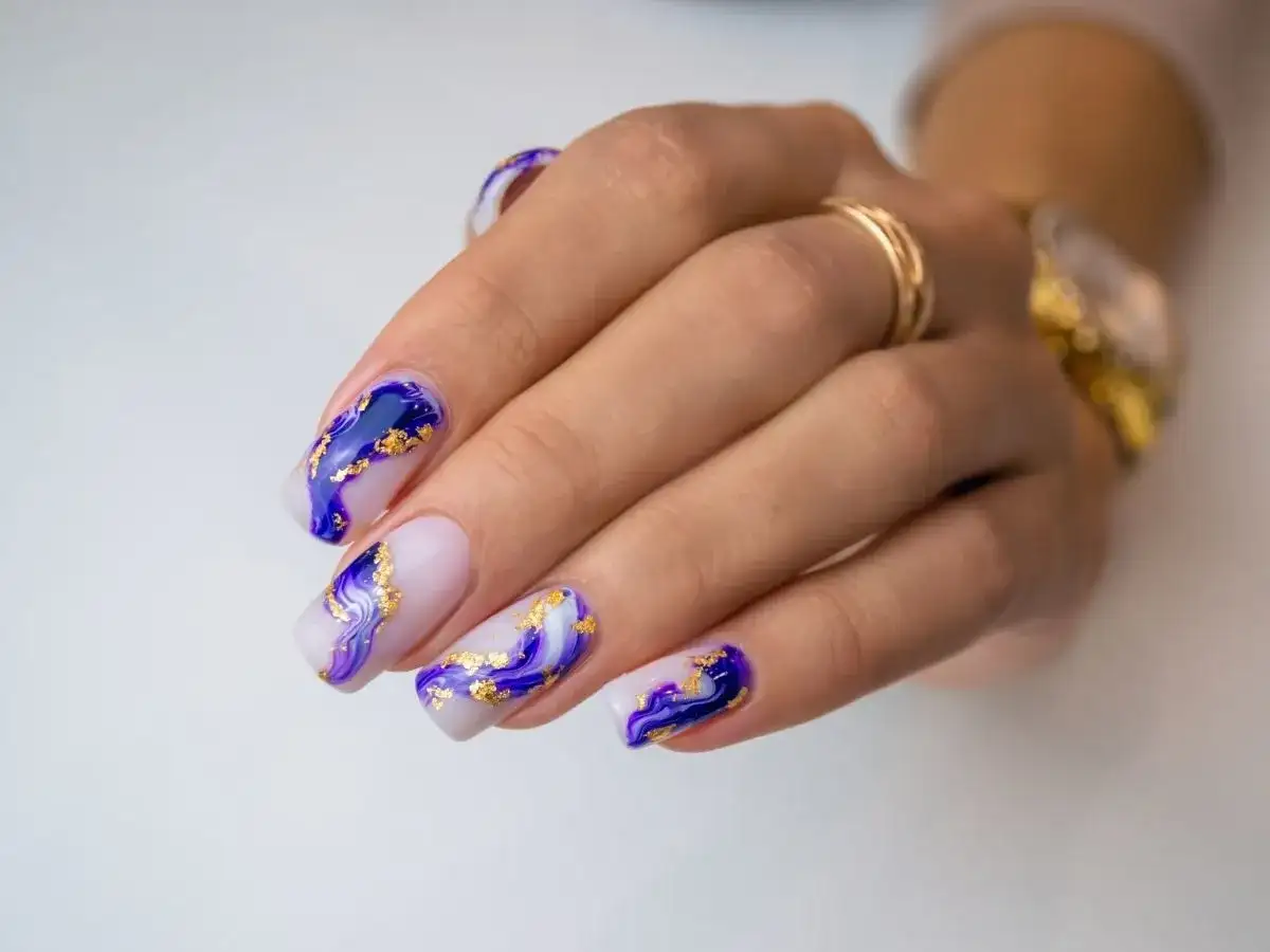 Jak nakładać folie na paznokcie - uniknij najczęstszych błędów