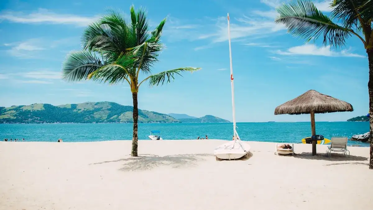 Gdzie nad morze w listopadzie? Ciepłe miejsca na relaks i kąpiele