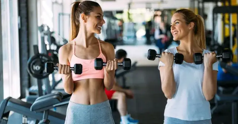 Od czego zacząć ćwiczenia na siłowni, aby uniknąć kontuzji i zyskać siłę