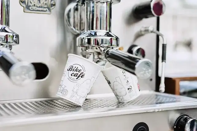 Ile można zarobić na kawiarni? Sprawdź, co wpływa na zyski