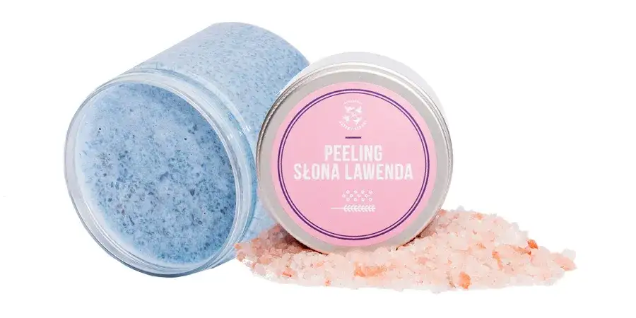Peeling solny czy cukrowy – który lepiej zadba o Twoją skórę?