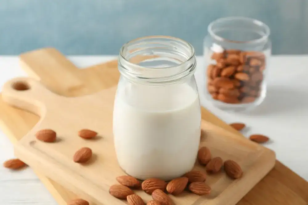Jakie mleko wegańskie do kawy wybrać, aby poprawić smak?