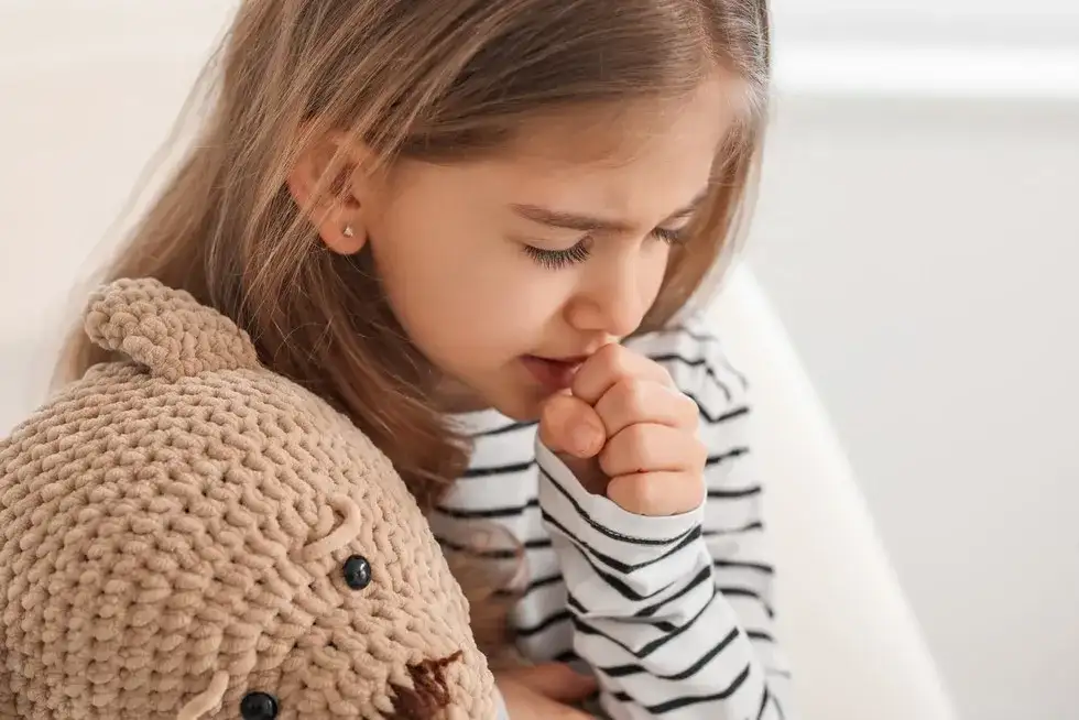 Skuteczne sposoby na kaszel dla rocznego dziecka: Domowe i apteczne metody