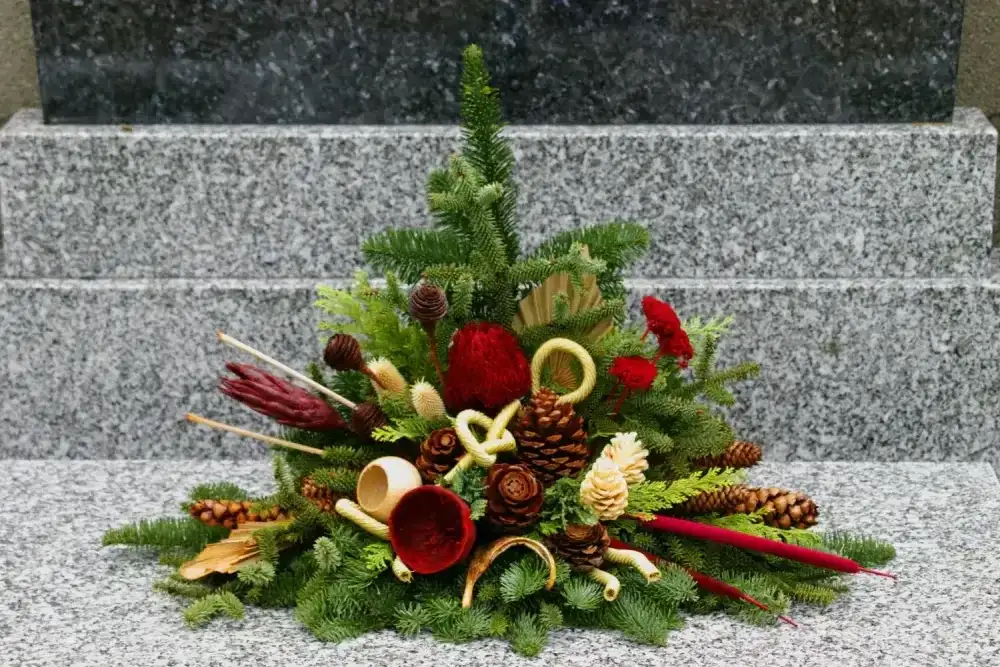 Stroik na cmentarz ze sztucznych kwiatów: Praktyczny przewodnik krok po kroku