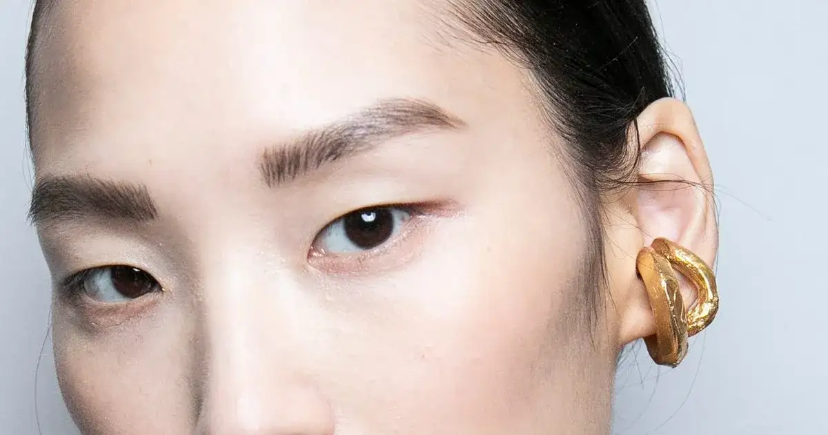 Alabastrowa cera co to znaczy? Cechy i pielęgnacja dla Ciebie