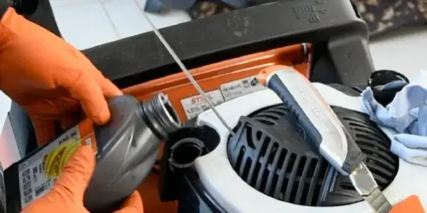 Wymiana oleju w kosiarce Stihl: Poradnik eksperta krok po kroku
