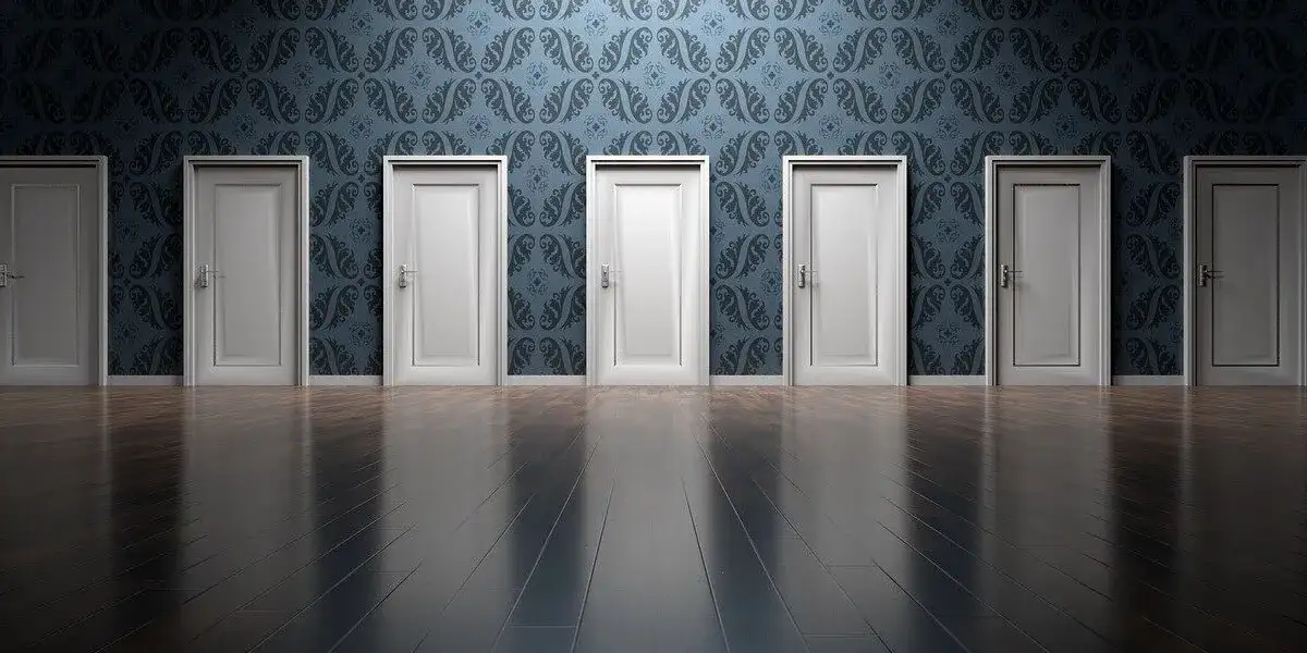 Co oznacza sen o zamykaniu drzwi na klucz - symbolika i znaczenie snu