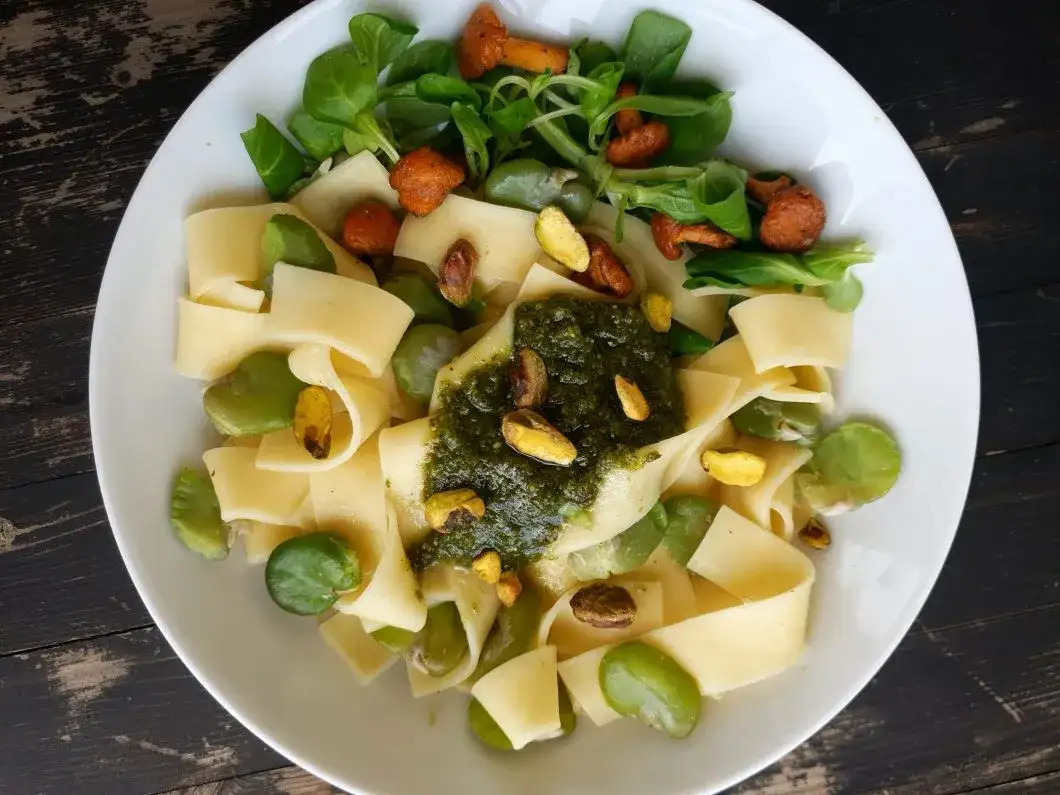 Domowe pappardelle z kurkami - przepis na pyszne danie z grzybami