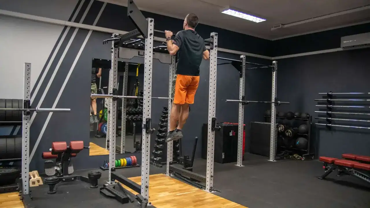 Jakie ćwiczenia na siłowni? Gotowy plan FBW dla początkujących!