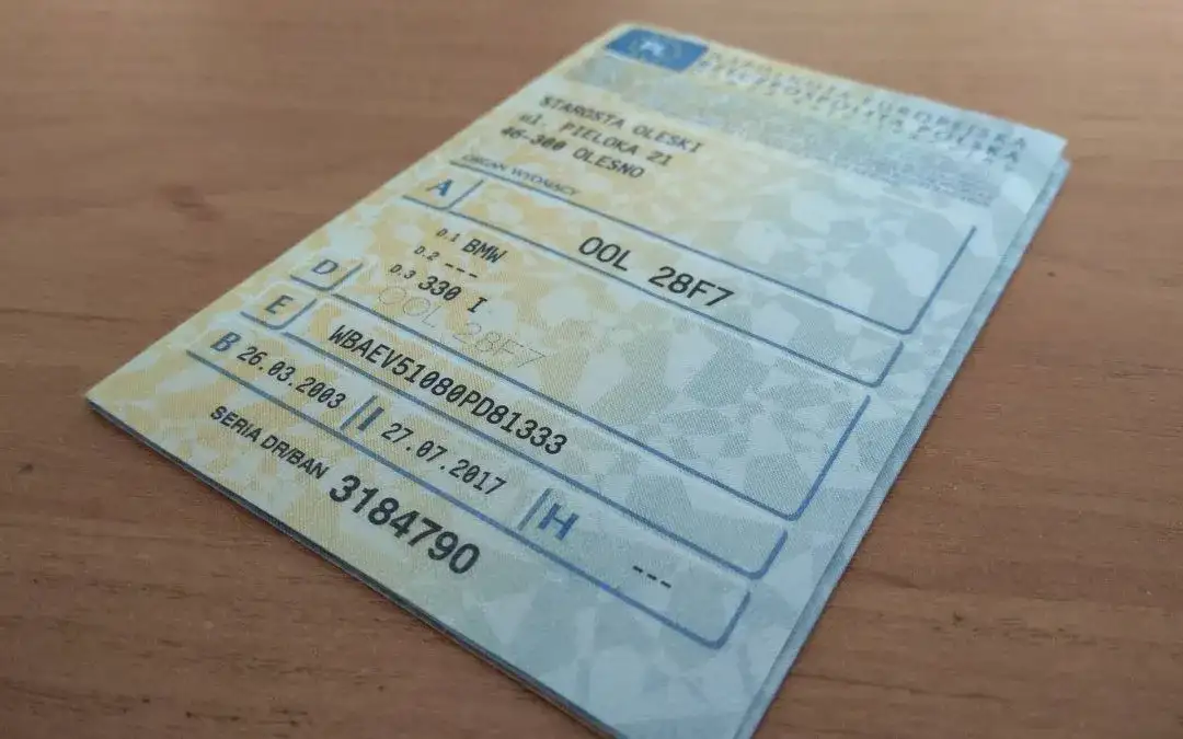 Kupno samochodu od handlarza - jakie dokumenty są niezbędne?